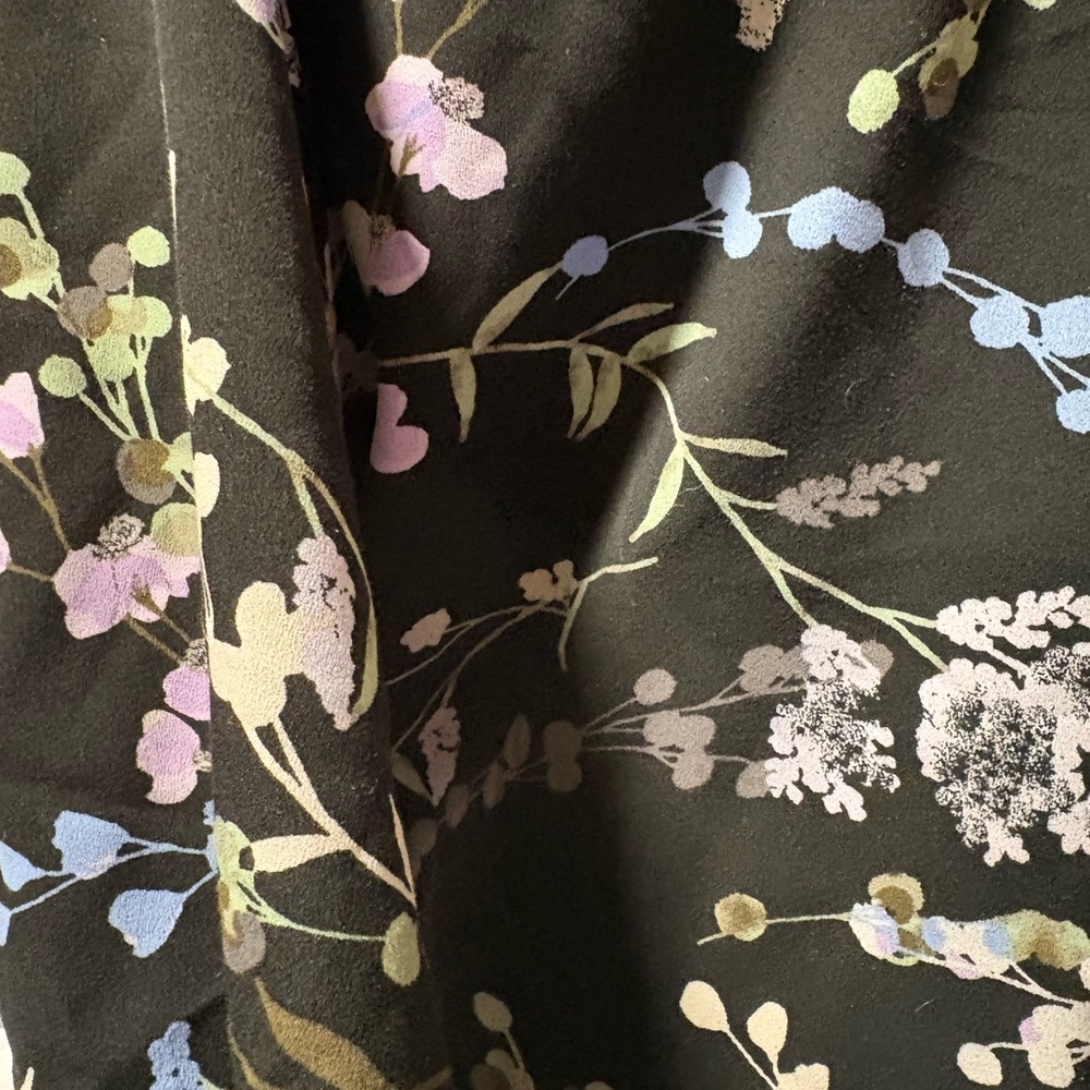 Floral V-Neck Blouse - Black - Picture 5 of 12